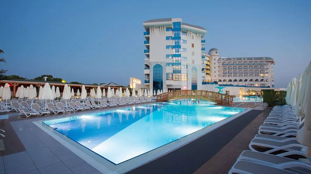 Water Side Resort & Spa 